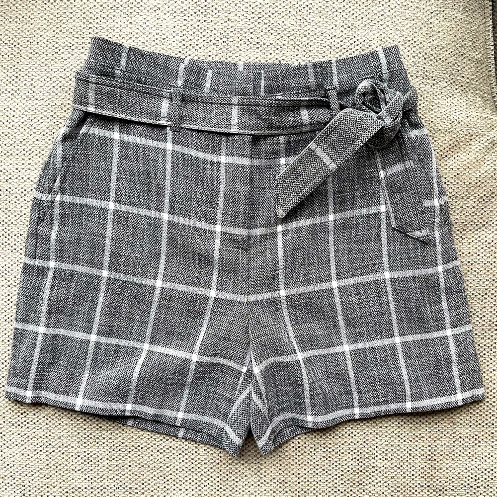 White House Black Market | The 5" Short Luxe High-Waisted Plaid Short sz 2